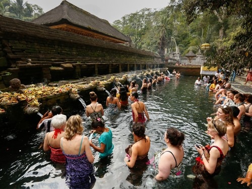 TIRTA EMPUL圣泉：巴厘岛的神圣净化池