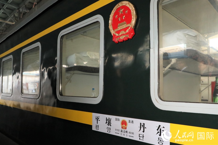 当地时间2026年3月12日18时07分，从中国丹东站开往朝鲜平壤站的95次国际旅客列车准时驶进平壤站。人民网记者 刘融摄